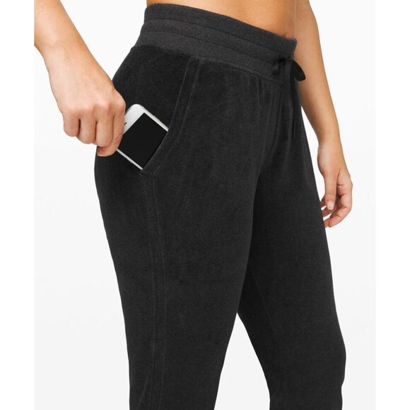 Lululemon Warm Down Charcoal Soft Velour Athleisure Athletic Jogger Sz 4 - Picture 5 of 10